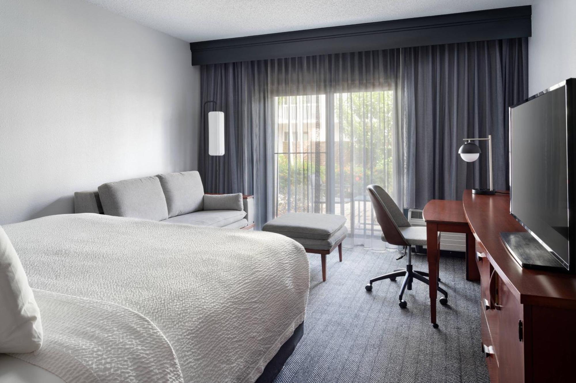 Courtyard By Marriott West Palm Beach Exterior photo